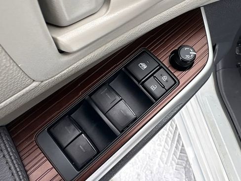 Used 2024 Toyota Sienna LE image 24