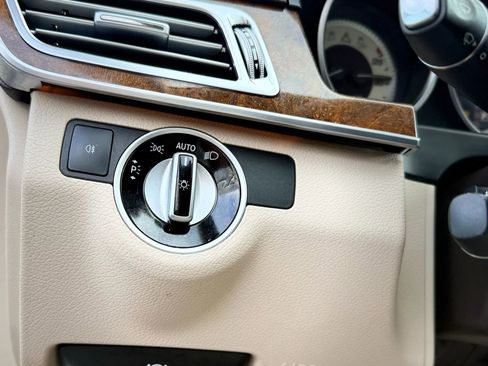 Used 2014 Mercedes-Benz E 350 4MATIC Sedan image 24