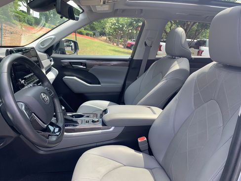 Used 2020 Toyota Highlander Platinum AWD/4WD image 10