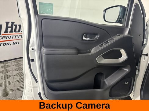 Used 2025 Nissan Frontier SV w/ SV Convenience Package AWD/4WD image 8