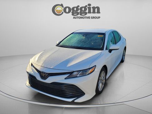Used 2019 Toyota Camry LE image 2