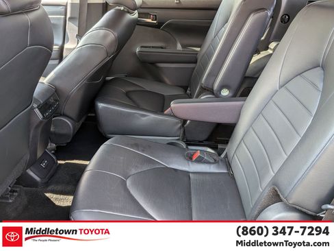 Certified 2024 Toyota Highlander XLE image 34