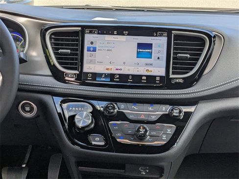 New 2026 Chrysler Pacifica Select image 18