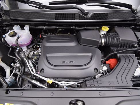 New 2026 Chrysler Voyager LX image 15