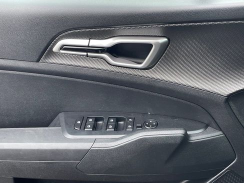 Used 2024 Kia Sportage LX image 19