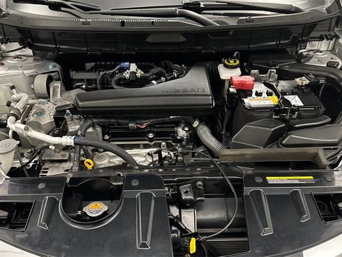 Certified 2017 Nissan Rogue SV w/ SV Premium Package image 10