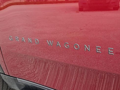 New 2026 Jeep Grand Wagoneer L Limited w/ 8-Passenger Seating Package AWD/4WD image 9