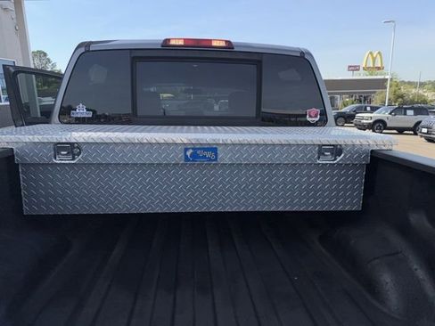 Used 2015 Nissan Titan SV w/ SV Value Truck Package image 6