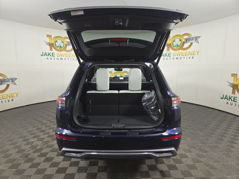 New 2025 Mitsubishi Outlander SE image 33