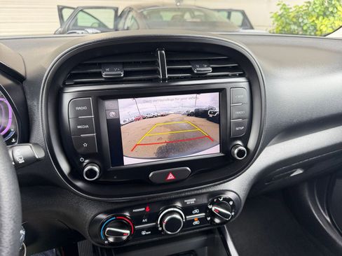 Used 2025 Kia Soul LX w/ LX Technology Package image 24