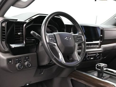 Used 2024 Chevrolet Silverado 1500 LT Trail Boss w/ Convenience Package II AWD/4WD image 15