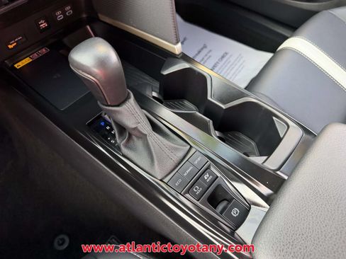 Used 2025 Toyota Camry SE FWD image 24