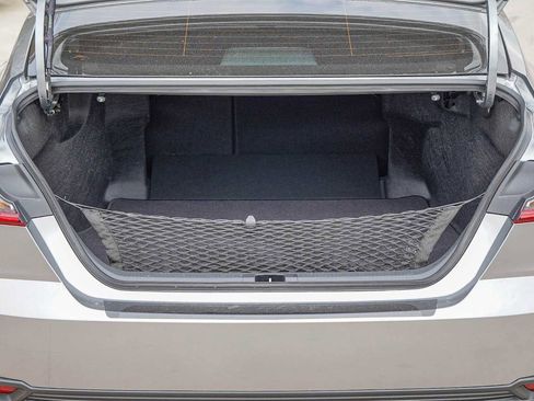 Used 2025 Toyota Camry SE image 31