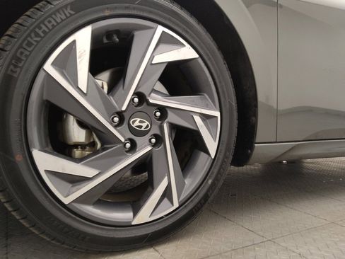 Used 2025 Hyundai Elantra SEL image 31