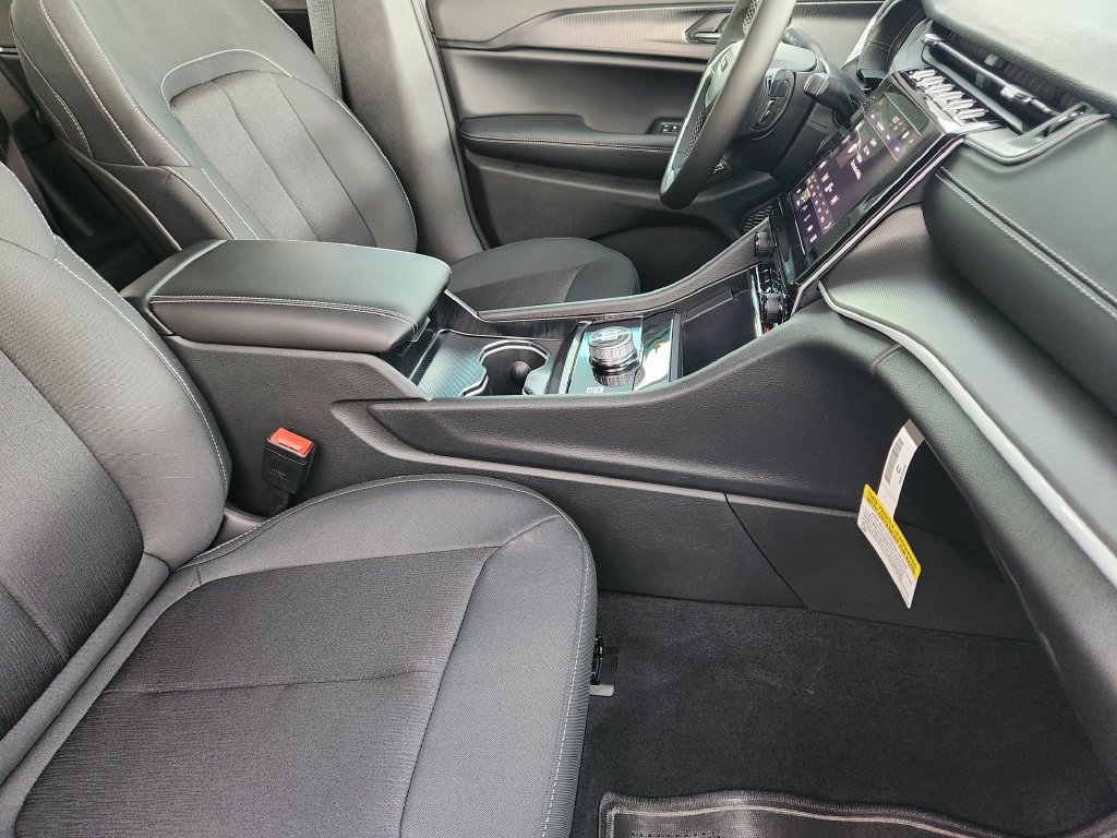 New 2026 Jeep Grand Cherokee Laredo RWD image 11