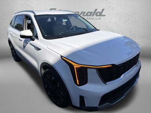 Used 2025 Kia Sorento EX FWD image 3