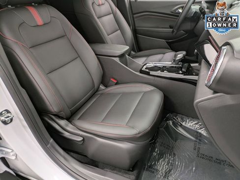 Used 2025 Chevrolet Trax RS w/ Sunroof Package FWD image 29