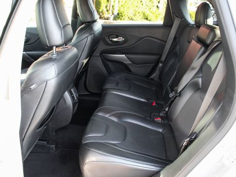 Used 2021 Jeep Cherokee Latitude Lux image 32