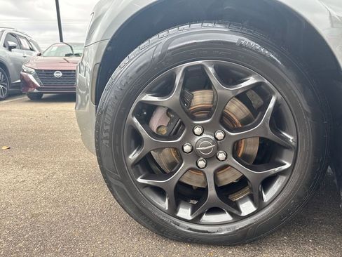 Used 2019 Chrysler 300 S image 28