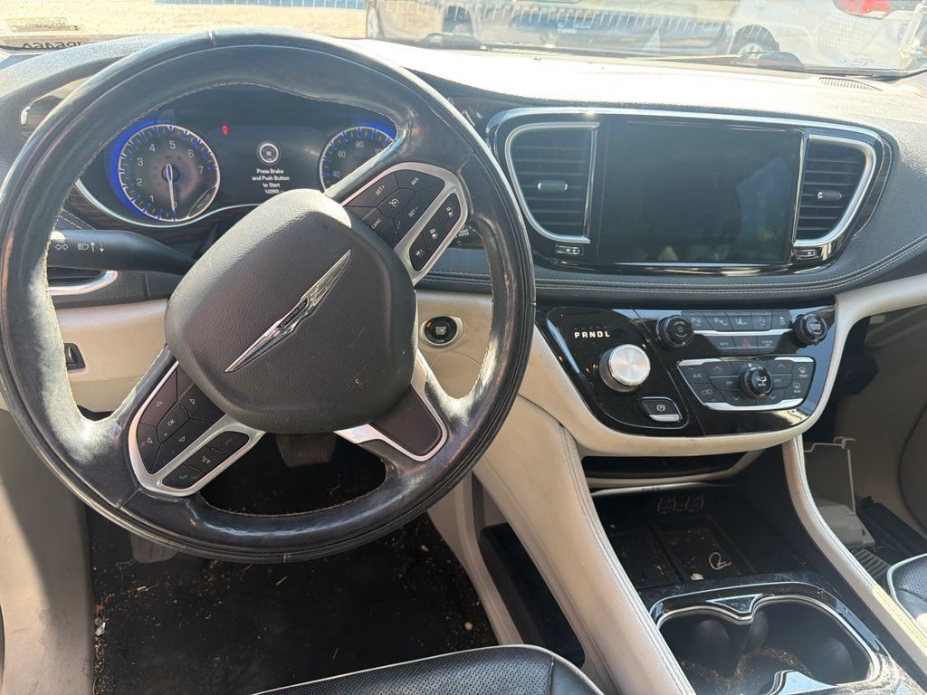 Used 2022 Chrysler Pacifica Limited FWD image 5