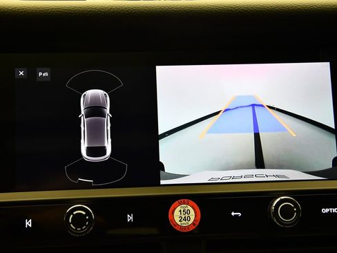 Used 2025 Porsche Macan image 32