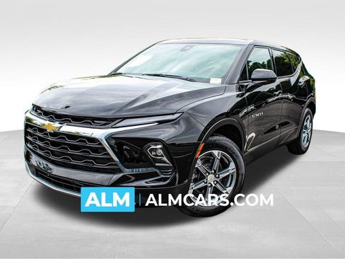 Used 2025 Chevrolet Blazer LT FWD image 1