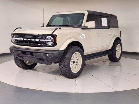 Used 2025 Ford Bronco Outer Banks AWD/4WD image 1
