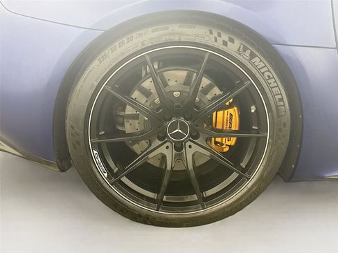 Used 2020 Mercedes-Benz AMG GT R w/ Exclusive Interior Package image 24