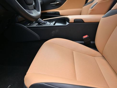 Certified 2023 Lexus ES 300h w/ Premium Package image 13