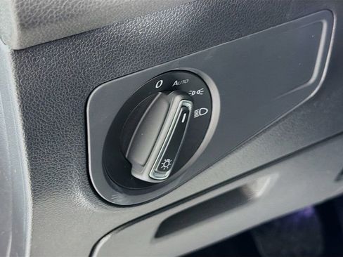 Certified 2023 Volkswagen Tiguan SE w/ Panoramic Sunroof Package image 10