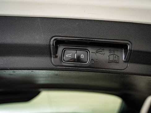 Used 2021 Ford Explorer Limited w/ Equipment Group 301A image 21