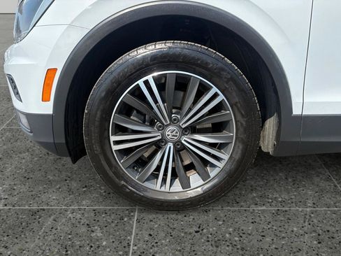 Used 2018 Volkswagen Tiguan SEL AWD/4WD image 39