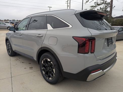 New 2026 Kia Sorento S FWD image 3