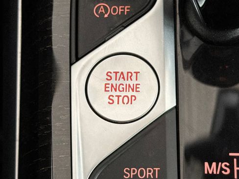 Used 2021 BMW 330i Sedan w/ M Sport Package image 22