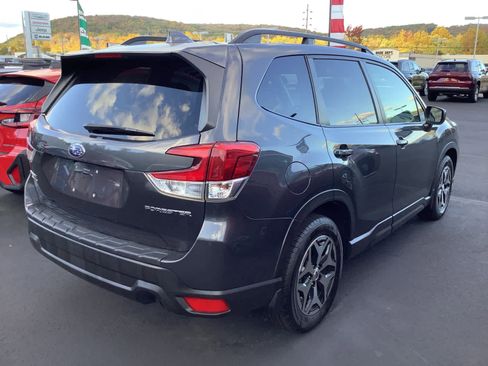 Used 2020 Subaru Forester Premium image 3