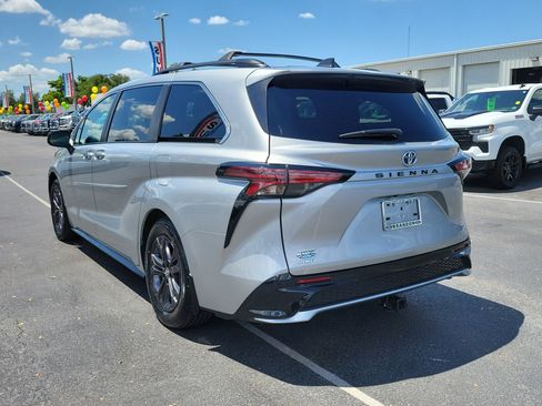 Used 2024 Toyota Sienna XSE w/ XSE Plus Package AWD/4WD image 7