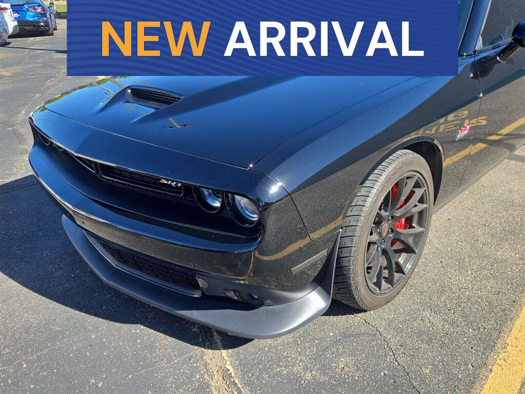 Used 2015 Dodge Challenger SRT RWD image 1
