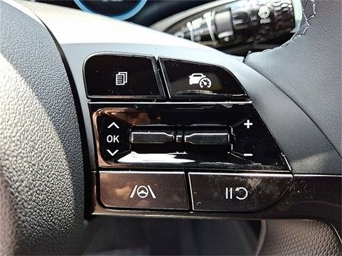 New 2025 Hyundai Elantra SEL image 12