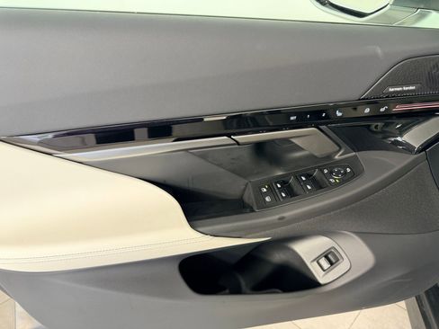 Certified 2025 BMW 530i RWD image 12