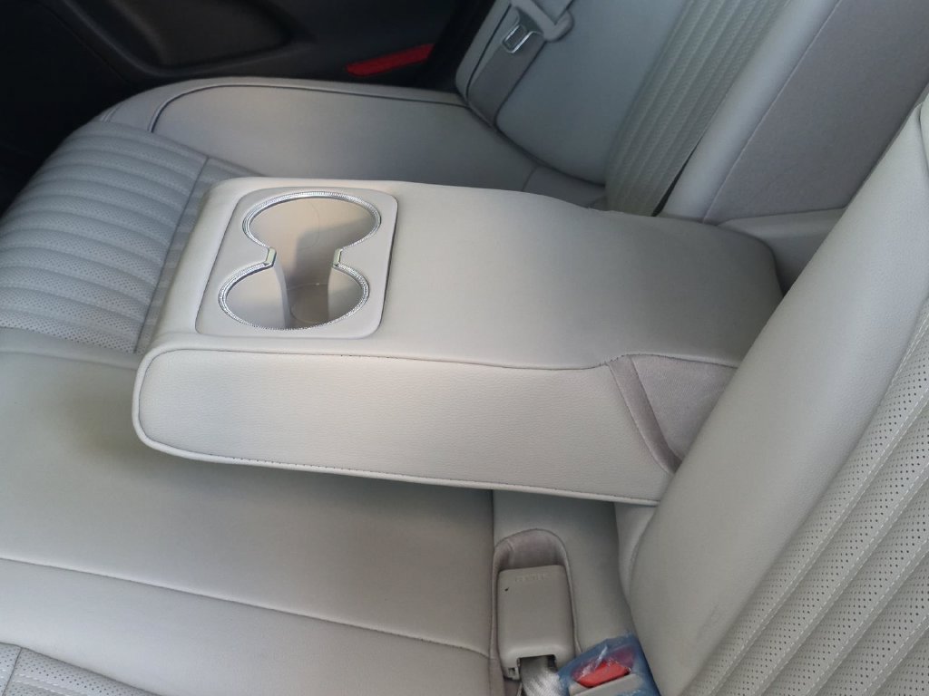 Used 2023 Genesis G70 2.0T w/ Sport Prestige Package RWD image 11