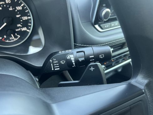 Used 2023 Nissan Rogue S FWD image 15