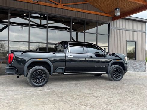 Used 2022 GMC Sierra 2500 Denali w/ Denali Black Diamond Edition image 10
