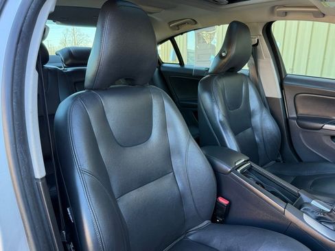 Used 2017 Volvo S60 T5 Inscription image 24