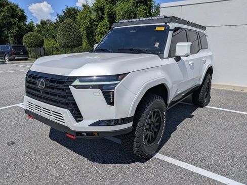Used 2024 Lexus GX 550 AWD/4WD image 2