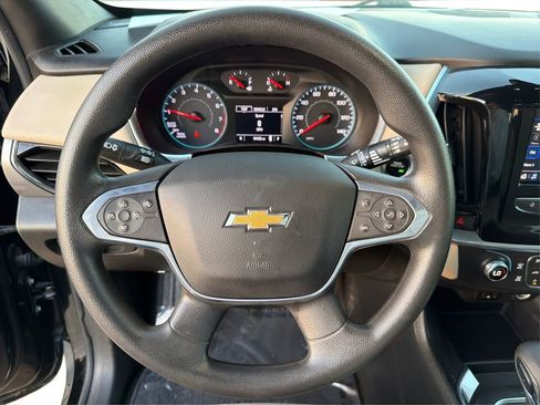 Used 2022 Chevrolet Traverse LS image 16