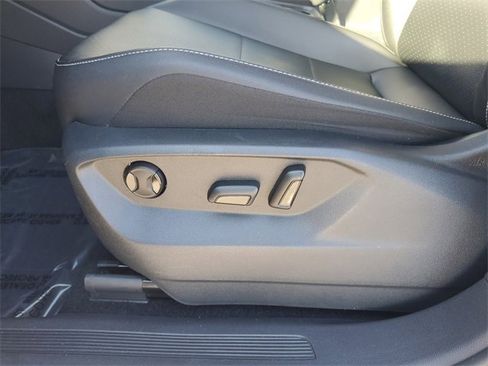 Used 2021 Volkswagen Tiguan SE image 10