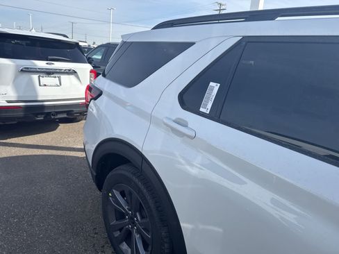 New 2026 Ford Explorer Active w/ Active Comfort Package AWD/4WD image 13