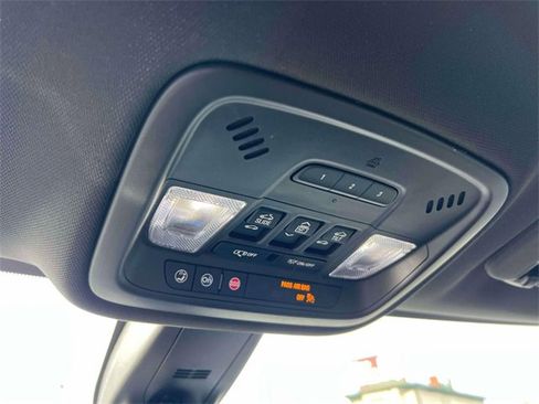 Certified 2023 Chevrolet Traverse RS image 34