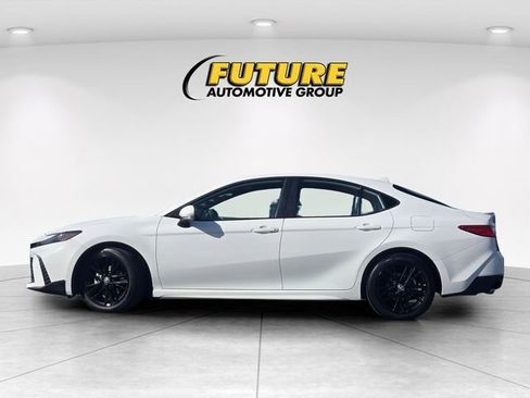 Certified 2025 Toyota Camry SE image 9