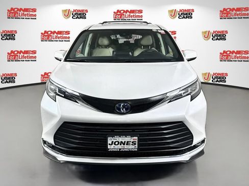Used 2022 Toyota Sienna XLE w/ XLE Plus Package FWD image 14